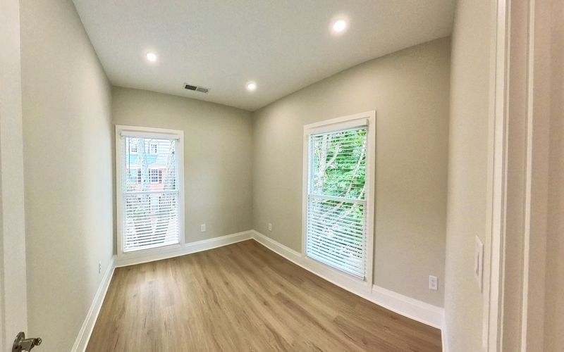 610 Colonial Park Dr, Roswell Image 3