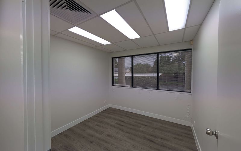 109 Upton Street, Bundall, 20 DESKS 109 Upton Street, Bundall Image 1