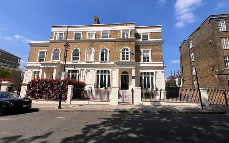 24 Highbury Crescent, Greater London Image 7