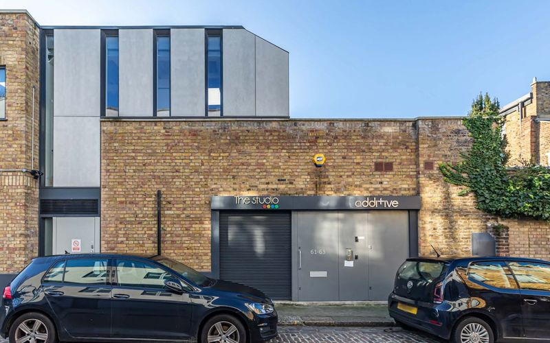 61-63 Rochester Place, London Image 7