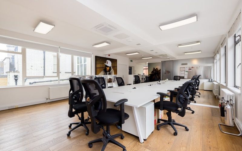 41-42 Eastcastle Street, London Image 1