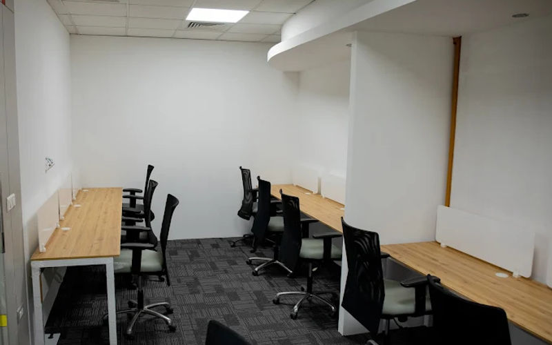 Kakkanad, Kochi, 10 DESKS Kakkanad, Kochi Image 1