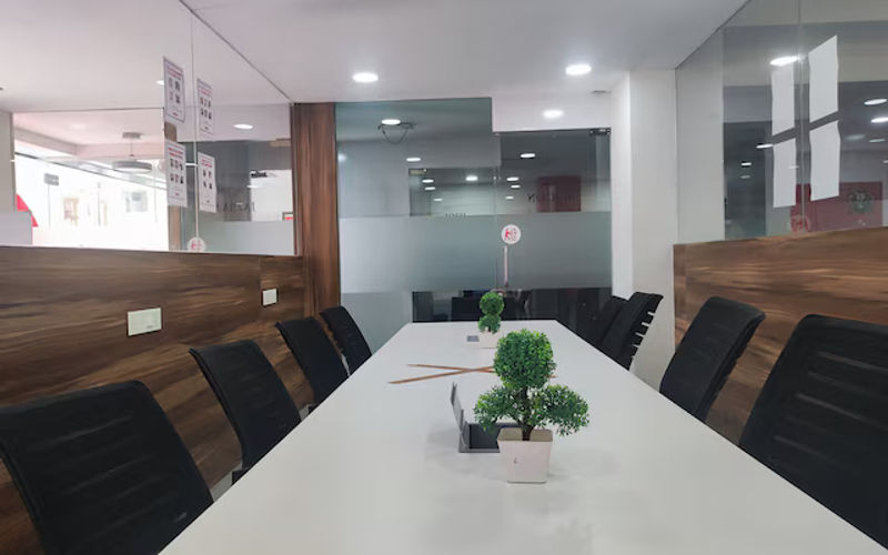 Shyamal Crossroad 132 Feet Ring Rd, Ahmedabad Image 4