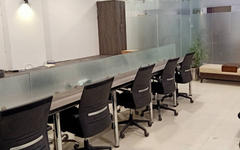 1 Commercial Street Khalid Commercial Area Phase 7 Ext Defence Housing, Karachi, 25 DESKS 1 Commercial Street Khalid Commercial Area Phase 7 Ext Defence Housing, Karachi Image 1