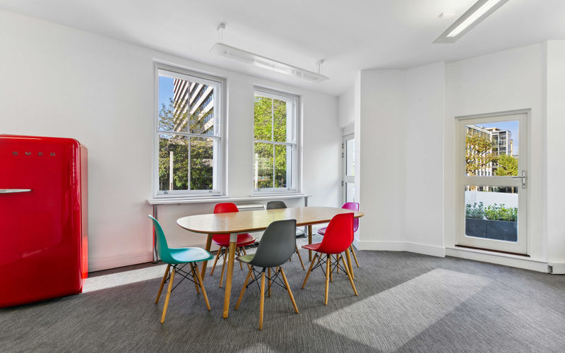 7 Lyric Square, London Image 3