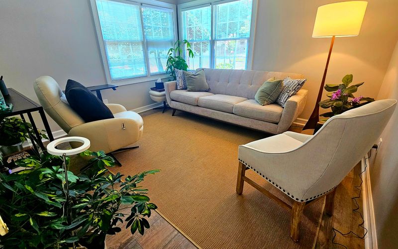 1404 Bombay Lane, Roswell Image 2