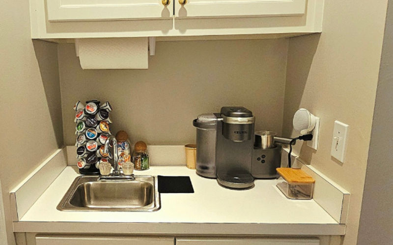 1404 Bombay Lane, Roswell Image 3