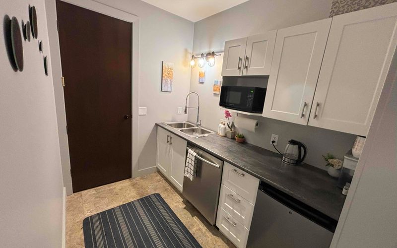 1455 Ellis Street, Kelowna Image 8