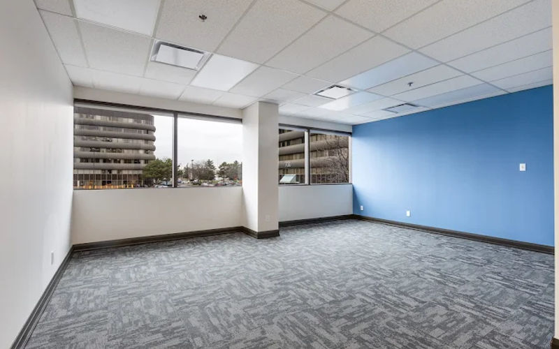 690 Dorval Dr, Oakville Image 3