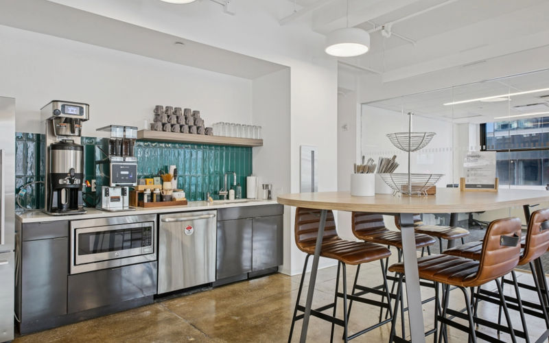 200 West 41st Street, New York Image 3