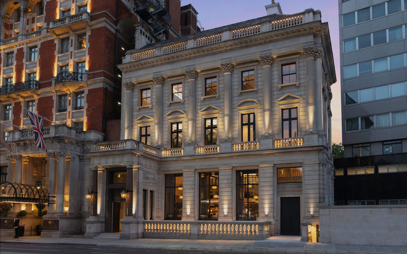 64 Knightsbridge, Greater London, 1 DESK 64 Knightsbridge, Greater London Image 1