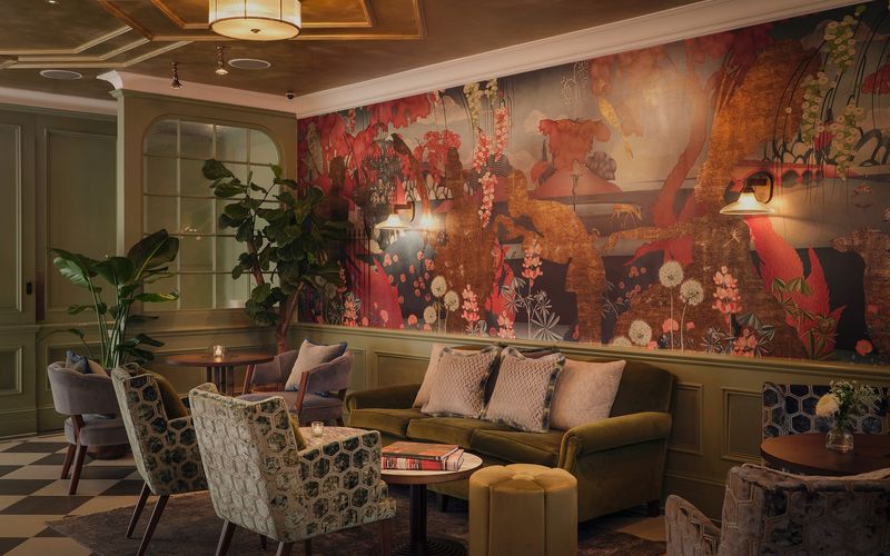 64 Knightsbridge, London Image 3