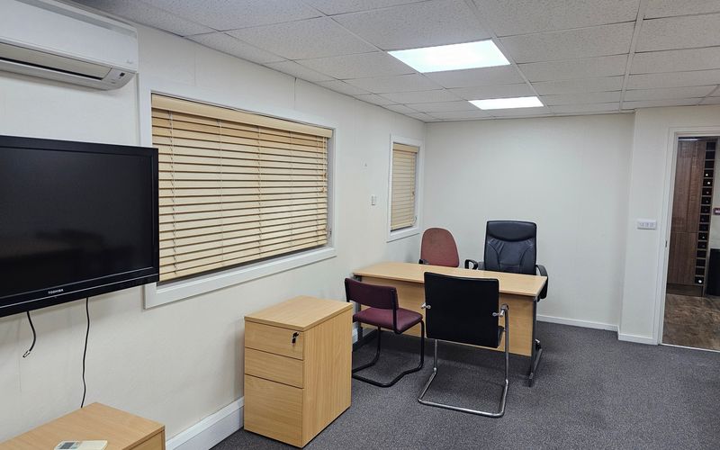 219 Hool Cl, Greater London, 2 DESKS 219 Hool Cl, Greater London Image 1