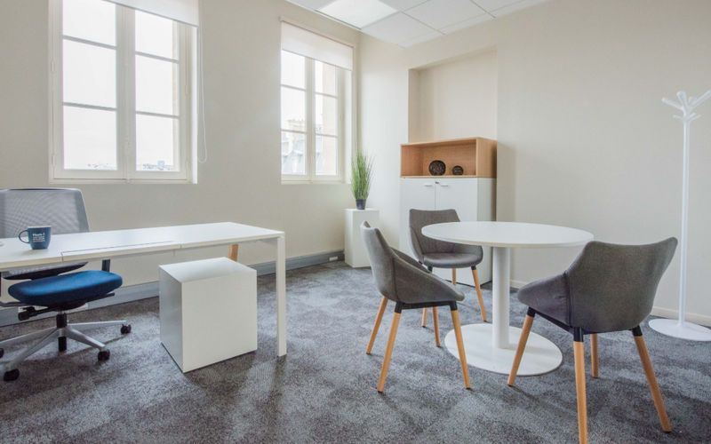 14 Rue Du Colisée, Paris, 1 DESK 14 Rue Du Colisée, Paris Image 1