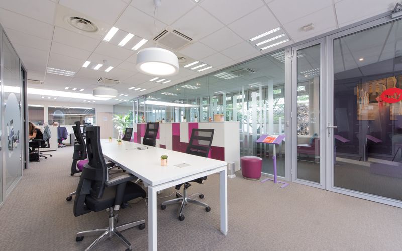 60 Av Charles De Gaulle, Neuilly-sur-seine, 5 DESKS 60 Av Charles De Gaulle, Neuilly-sur-seine Image 1