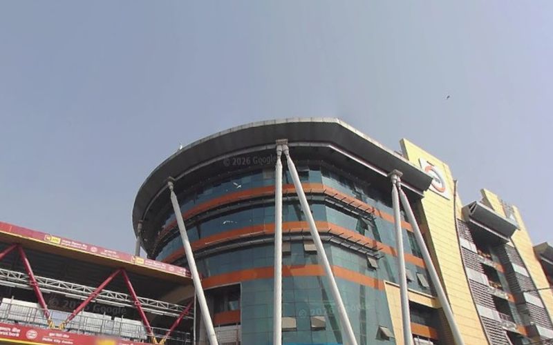 Huda City Centre Metro Station, Gurugram Image 6