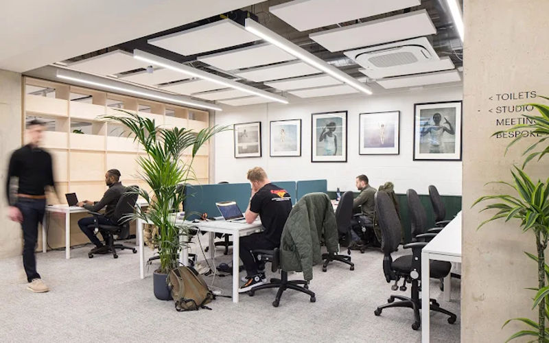 111 Seven Sisters Road Finsbury Park, London, 4 DESKS 111 Seven Sisters Road Finsbury Park, London Image 1
