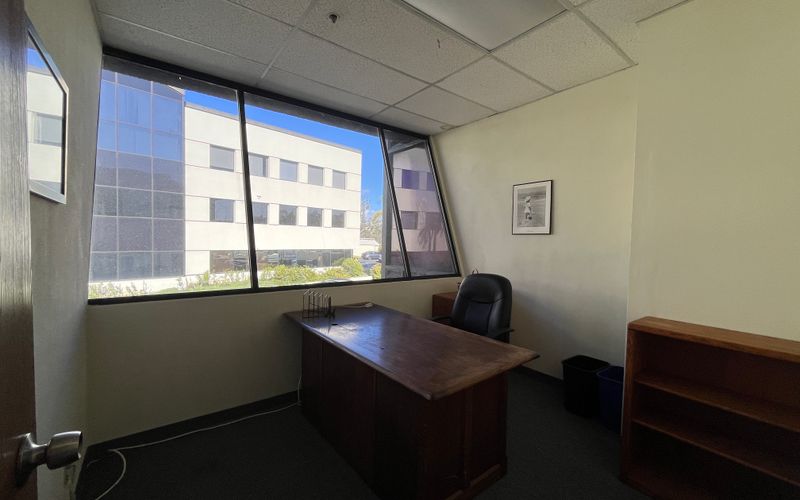 5703 Oberlin Drive, San Diego Image 4