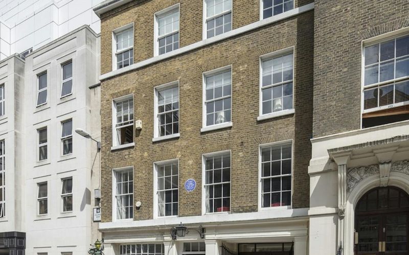 42 Trinity Square, London Image 1