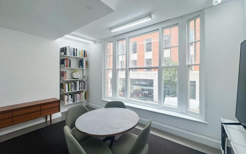37 Eastcastle Street, Fitzrovia Image 1