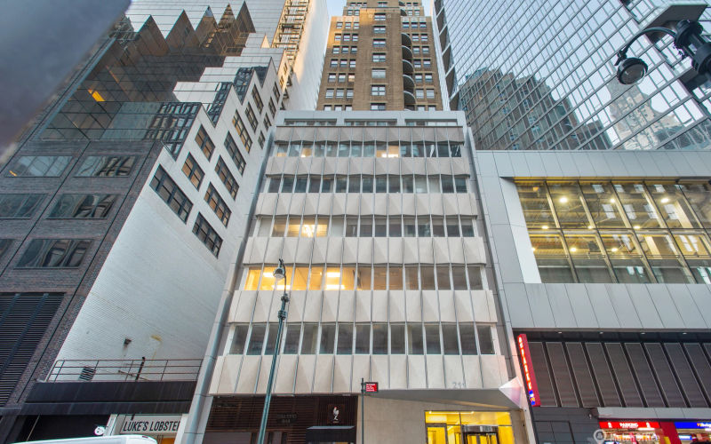211 East 43rd Street, New York, 11 DESKS 211 East 43rd Street, New York Image 1