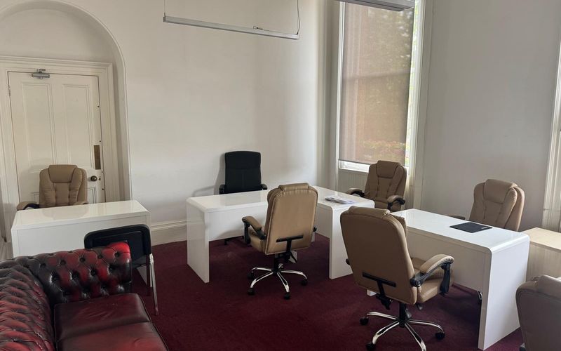129 Mile End Road, London, 6 DESKS 129 Mile End Road, London Image 1