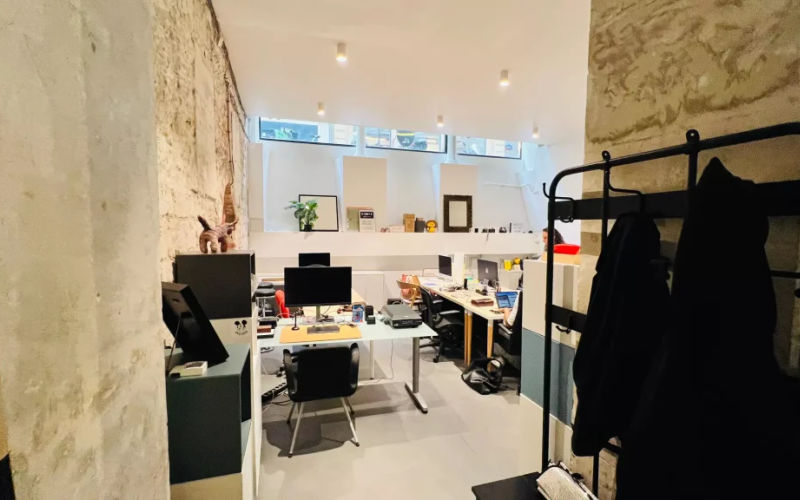 36 Rue Des Jeuneurs, Paris, 3 DESKS 36 Rue Des Jeuneurs, Paris Image 1