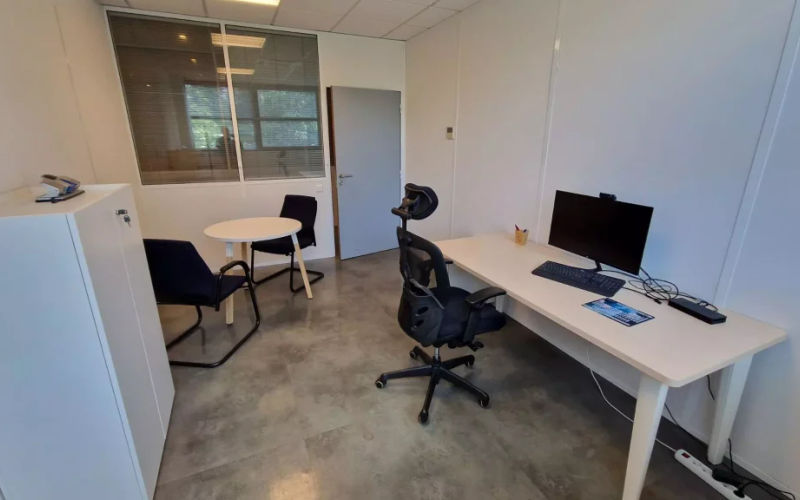 1 Square Benjamin Franklin, Montigny-le-bretonneux, 3 DESKS 1 Square Benjamin Franklin, Montigny-le-bretonneux Image 1