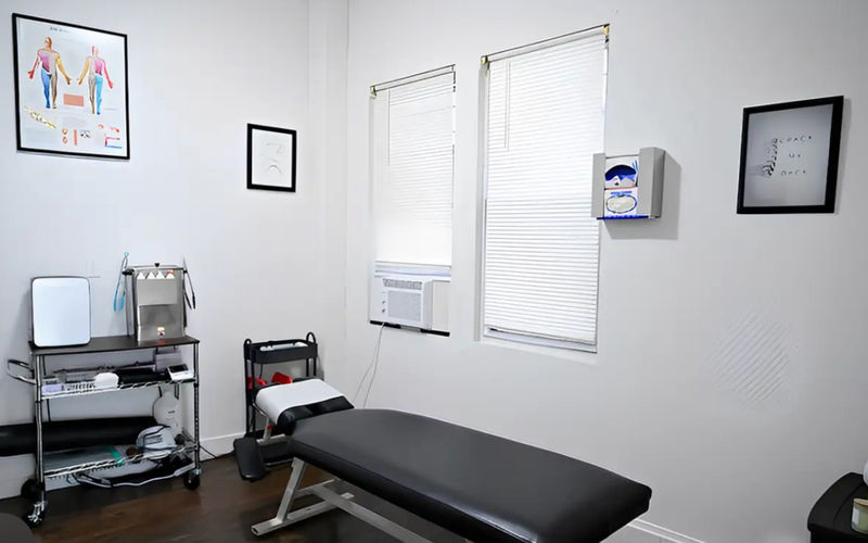 845 Castleton Avenue, Staten Island, 2 DESKS 845 Castleton Avenue, Staten Island Image 1