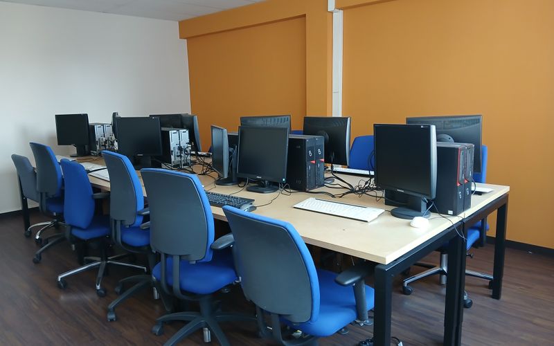 24 Avenue Des Arts, Bruxelles, 7 DESKS 24 Avenue Des Arts, Bruxelles Image 1