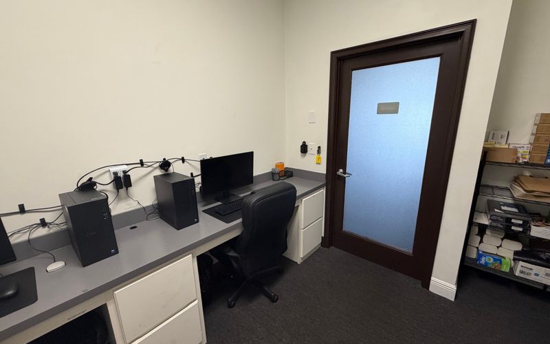 1252 South John Young Parkway, Kissimmee, 6 DESKS 1252 South John Young Parkway, Kissimmee Image 1