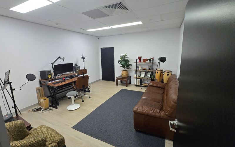 3994 Pacific Highway Loganholme, Logan City, 5 DESKS 3994 Pacific Highway Loganholme, Logan City Image 1
