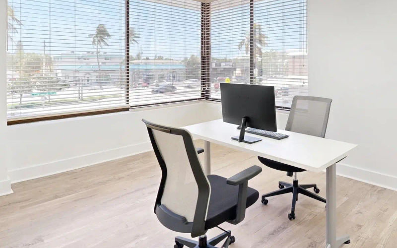 2803 E Commercial Blvd, Fort Lauderdale, 6 DESKS 2803 E Commercial Blvd, Fort Lauderdale Image 1