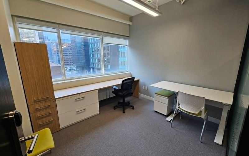 135 Laurier Avenue West, Ottawa Image 1