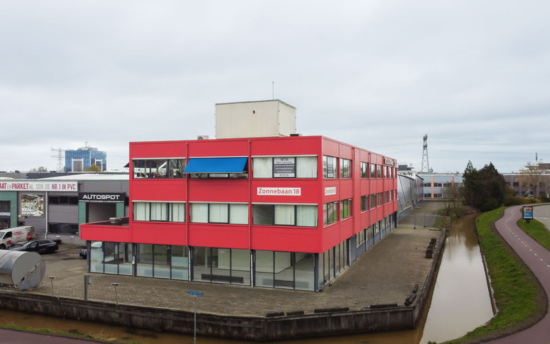 18 Zonnebaan, Utrecht, 2 DESKS 18 Zonnebaan, Utrecht Image 1
