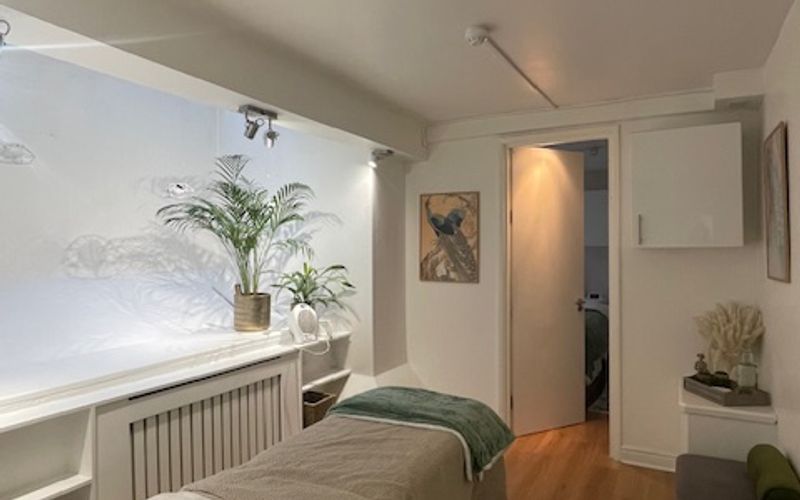 58-60 Kensington Church Street, London Image 3