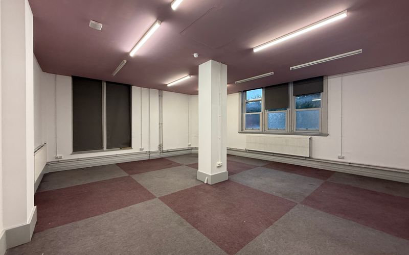 639 High Road, London Image 3