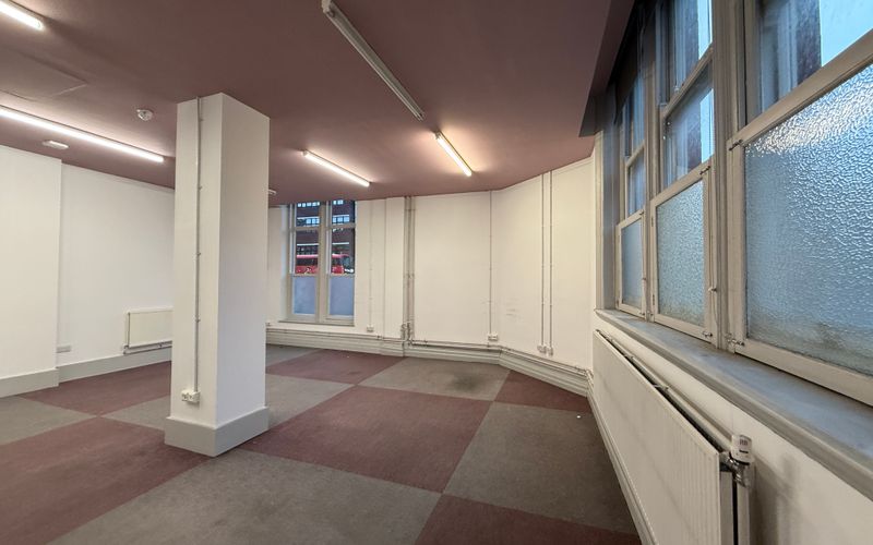 639 High Road, London Image 6