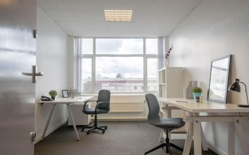 1 Delta Way, Egham Image 11