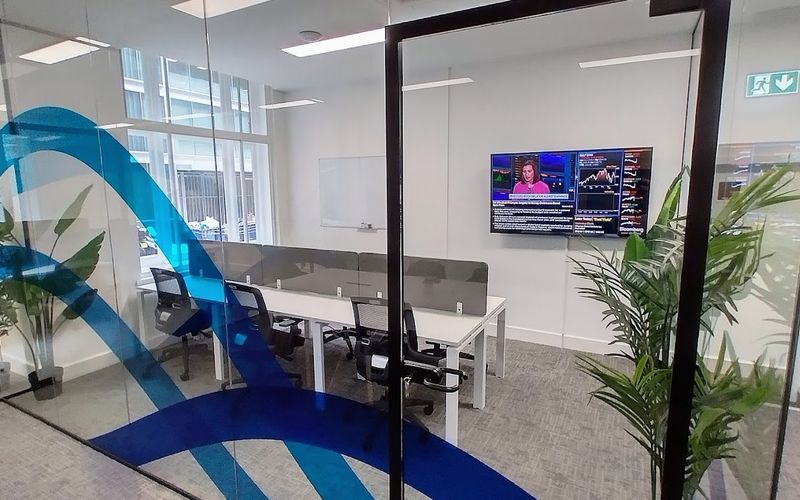25 Buckingham Palace Road, Greater London, 15 DESKS 25 Buckingham Palace Road, Greater London Image 1