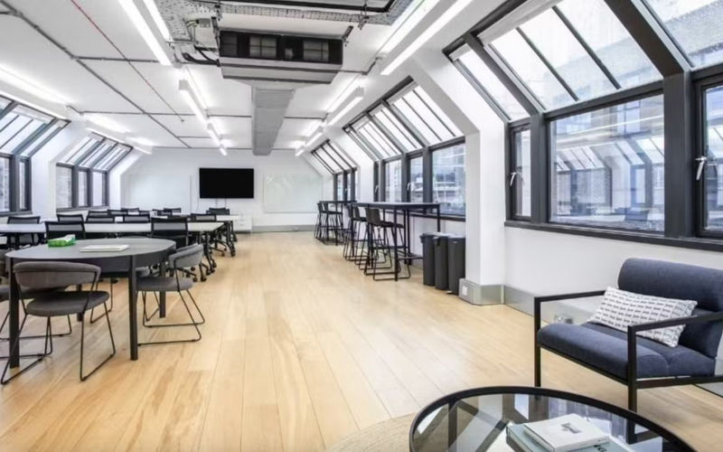 100 Clifton St, London Image 1