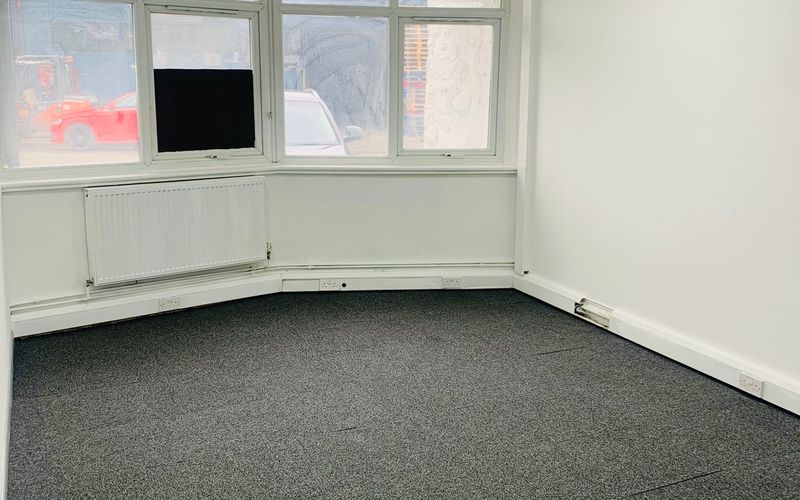 Amberley Way, Hounslow Image 6