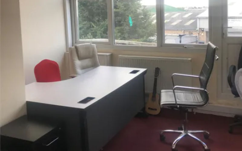 Amberley Way, Hounslow Image 3