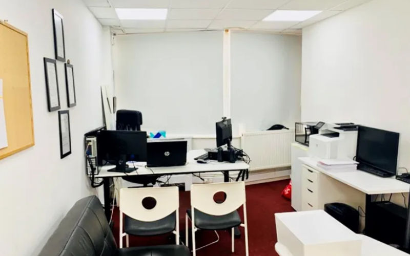 Amberley Way, Hounslow Image 5