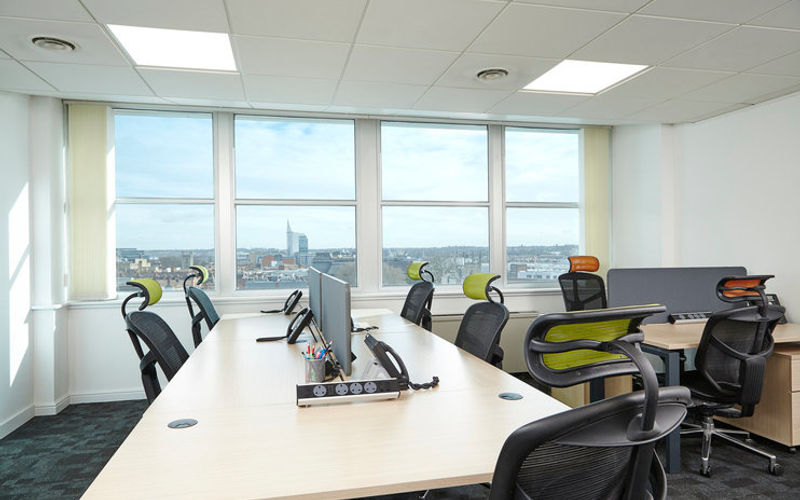 2 Queens Walk, Berkshire Image 4