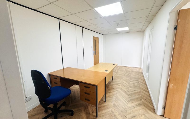 60 North Circular Road, Park Royal Image 38