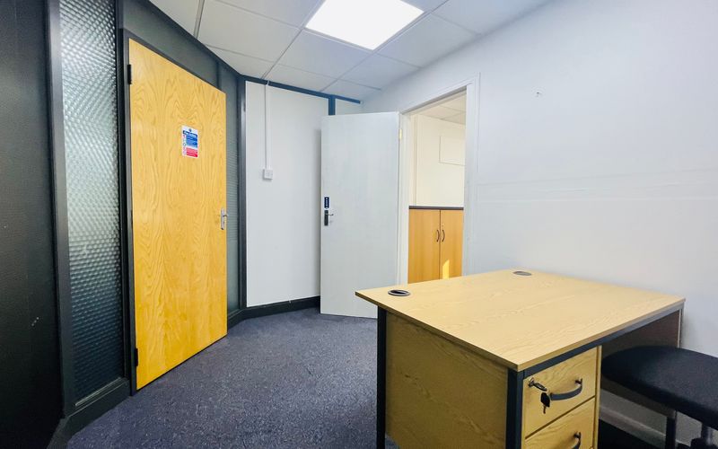 60 North Circular Road, Park Royal Image 13