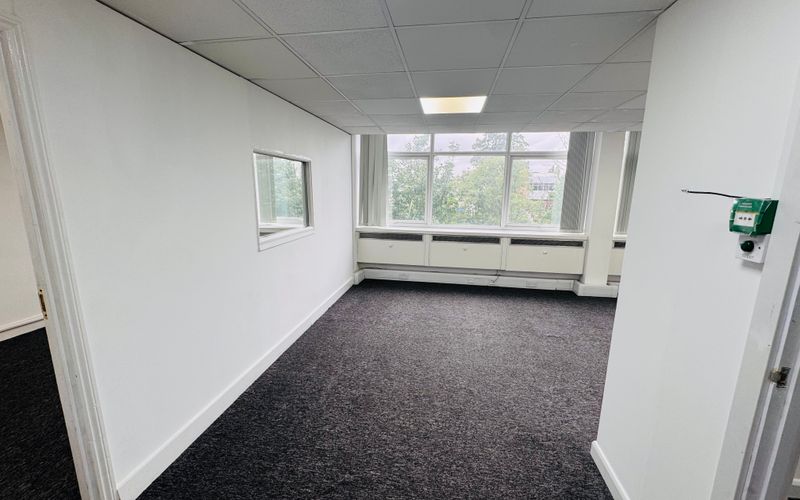 60 North Circular Road, Park Royal Image 43