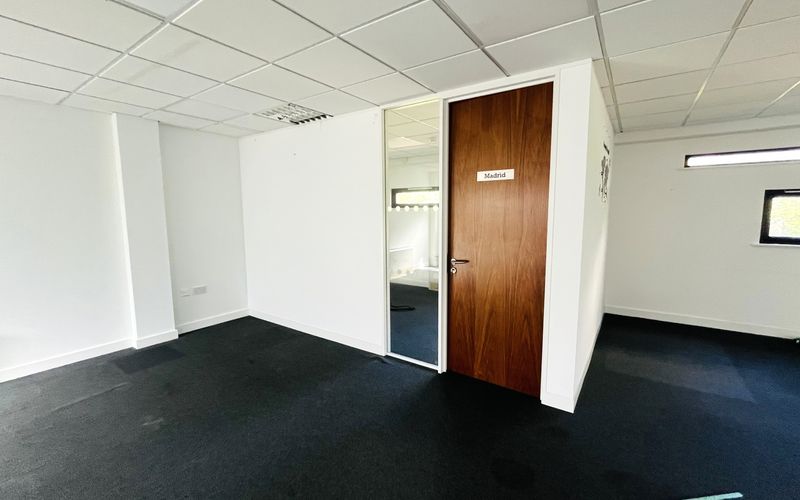 Addison Bridge Place, Kensington Image 23