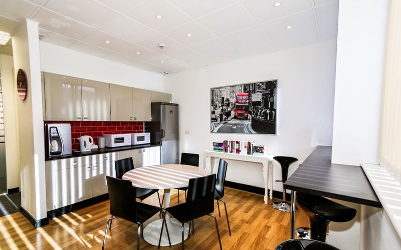 231 Vauxhall Bridge Road, London Image 1